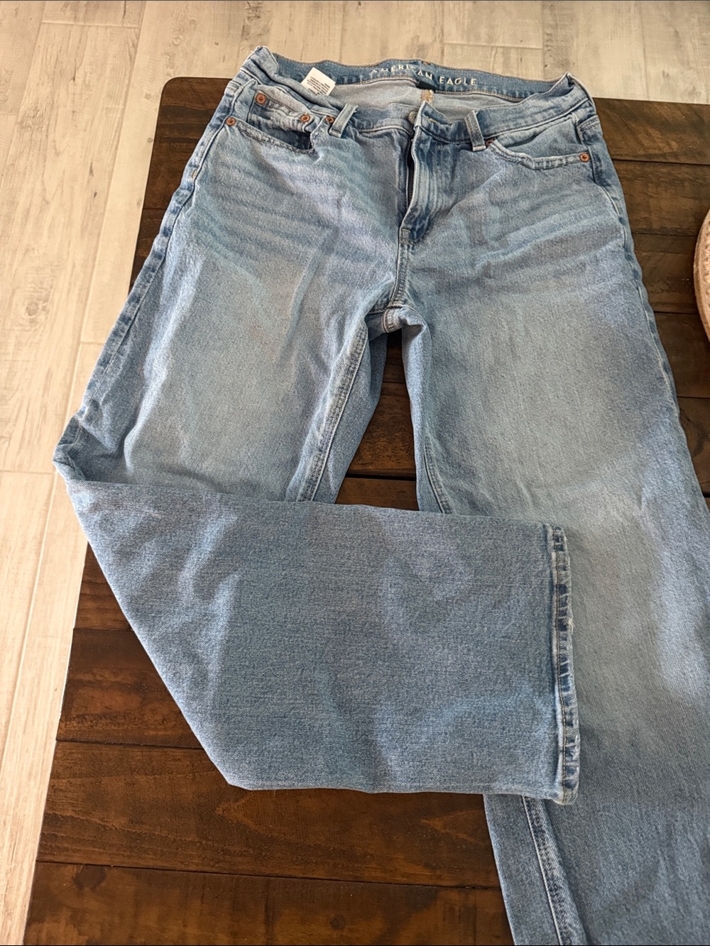 American Eagle Outfitters Light Wash women’s stovepipe Straight Jeans